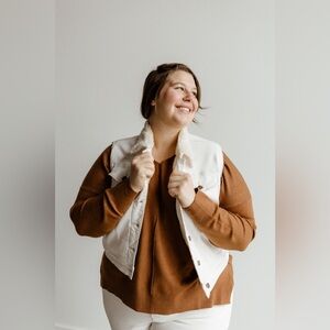 JUDY BLUE SHERPA LINED VEST IN OFF-WHITE